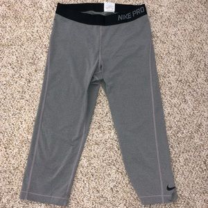 Cropped Nike Pro Leggings